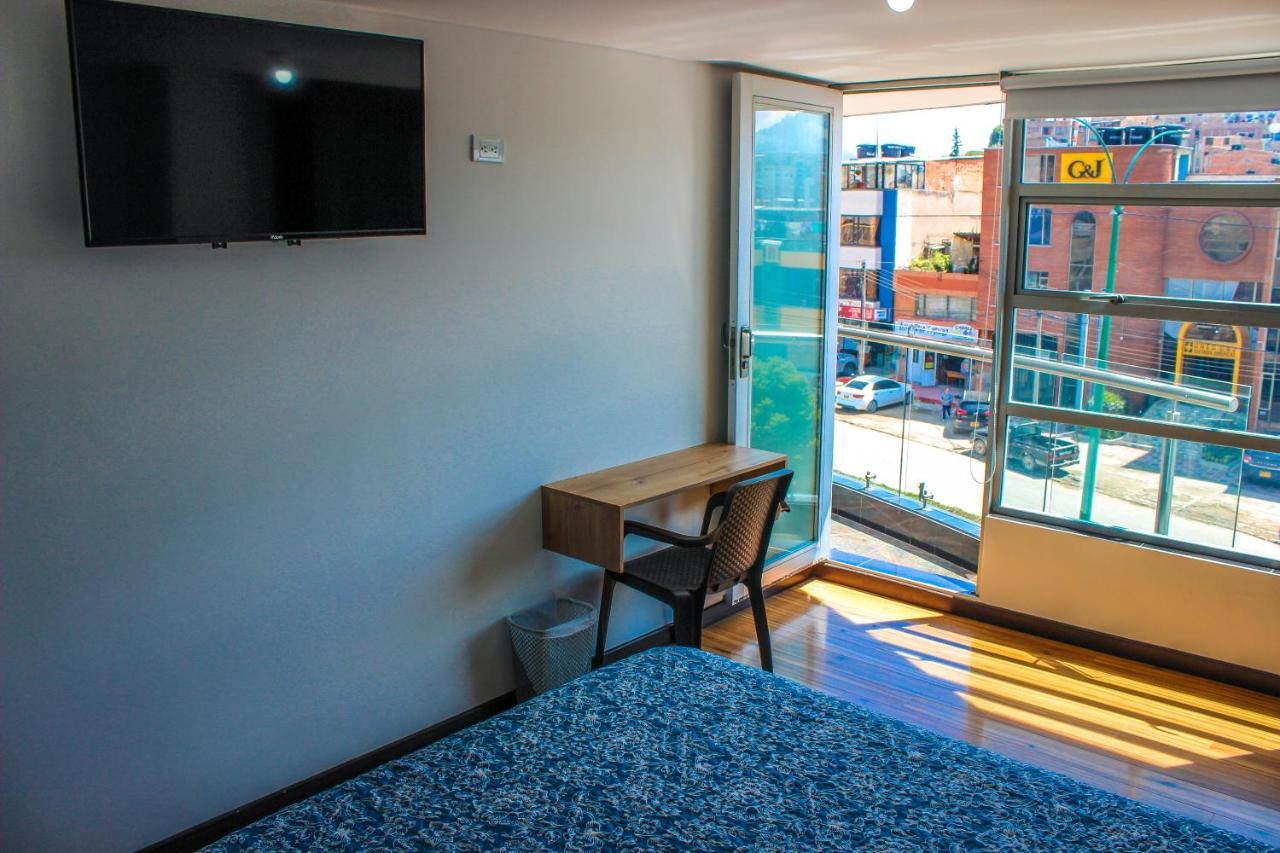 Holly Hotel *
