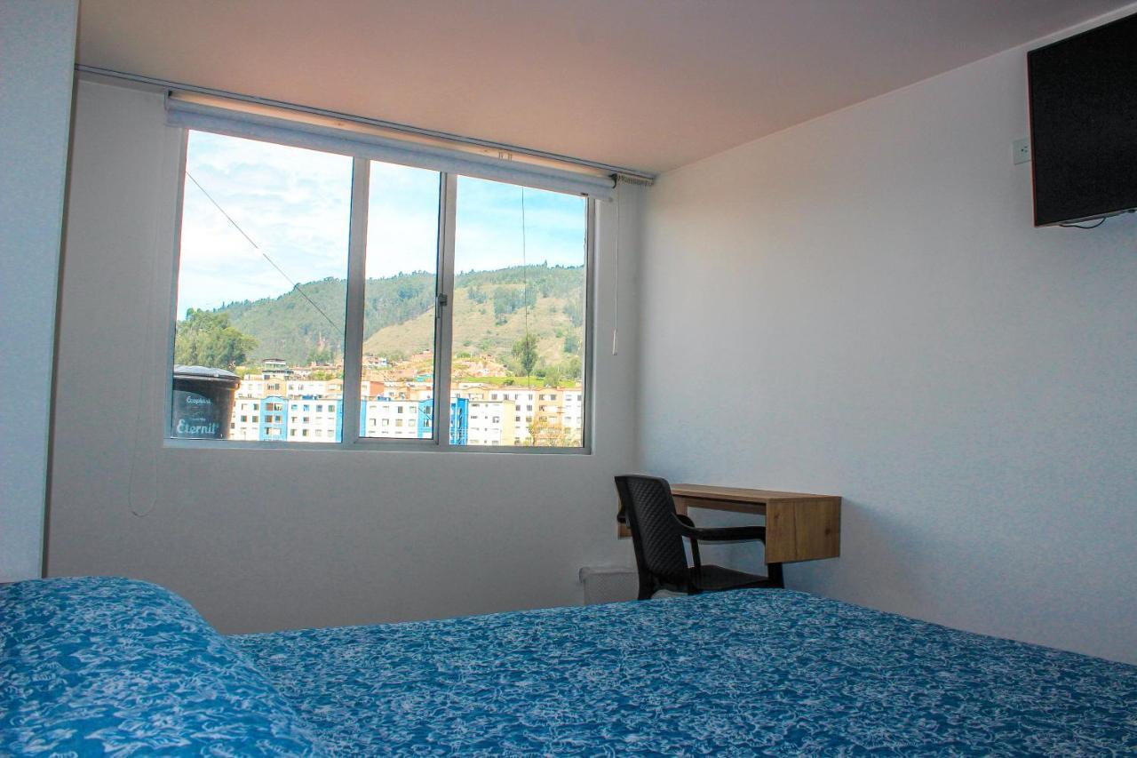 Holly Hotel *